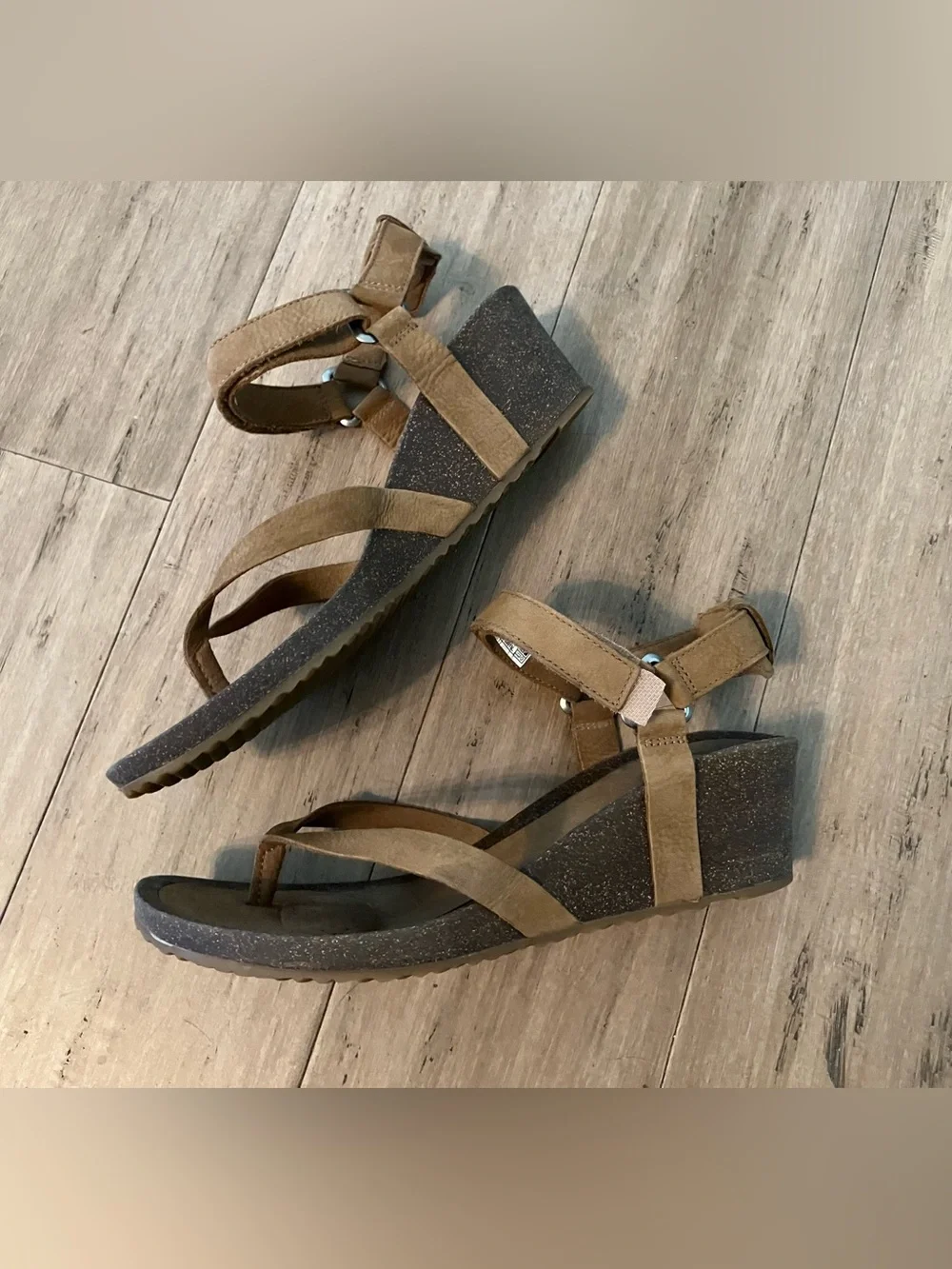 Teva leather wedge heel brown women’s sandals. Size 8